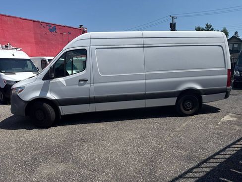 Used 2021 Mercedes-Benz Sprinter 2500 image 3