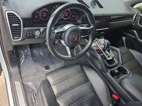 Certified 2023 Porsche Cayenne w/ Premium Package AWD/4WD image 4