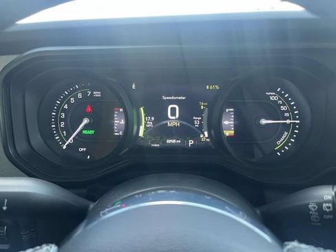 Used 2025 Jeep Wrangler Unlimited Sahara AWD/4WD image 24
