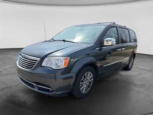 Used 2014 Chrysler Town & Country Touring-L w/ Driver Convenience Group FWD image 14