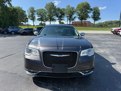 Used 2016 Chrysler 300 C RWD image 9