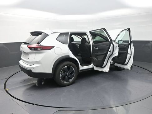 Used 2024 Nissan Rogue SV FWD image 45