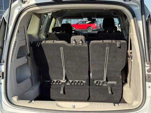 Used 2024 Chrysler Voyager LX image 6