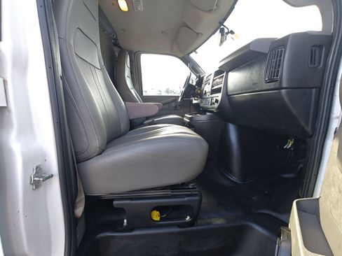 Used 2018 Chevrolet Express 2500 w/ Driver Convenience Package RWD image 23