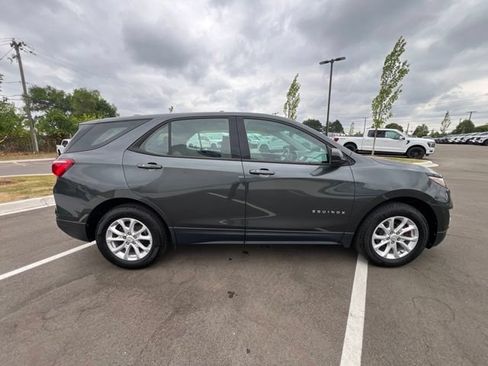 Used 2019 Chevrolet Equinox LS FWD image 4