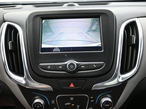 Used 2021 Chevrolet Equinox LS w/ LS Convenience Package FWD image 4