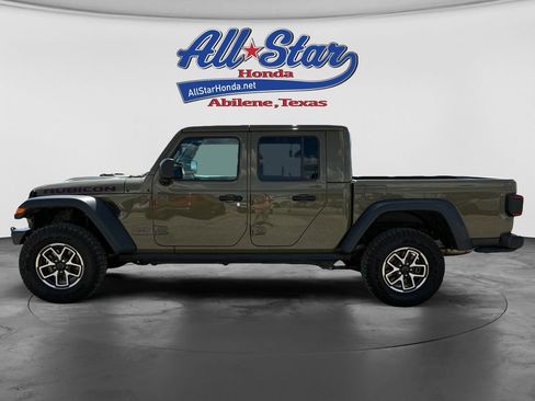 Used 2025 Jeep Gladiator Rubicon AWD/4WD image 2