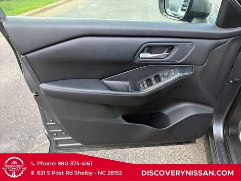 Certified 2025 Nissan Rogue SV FWD image 10