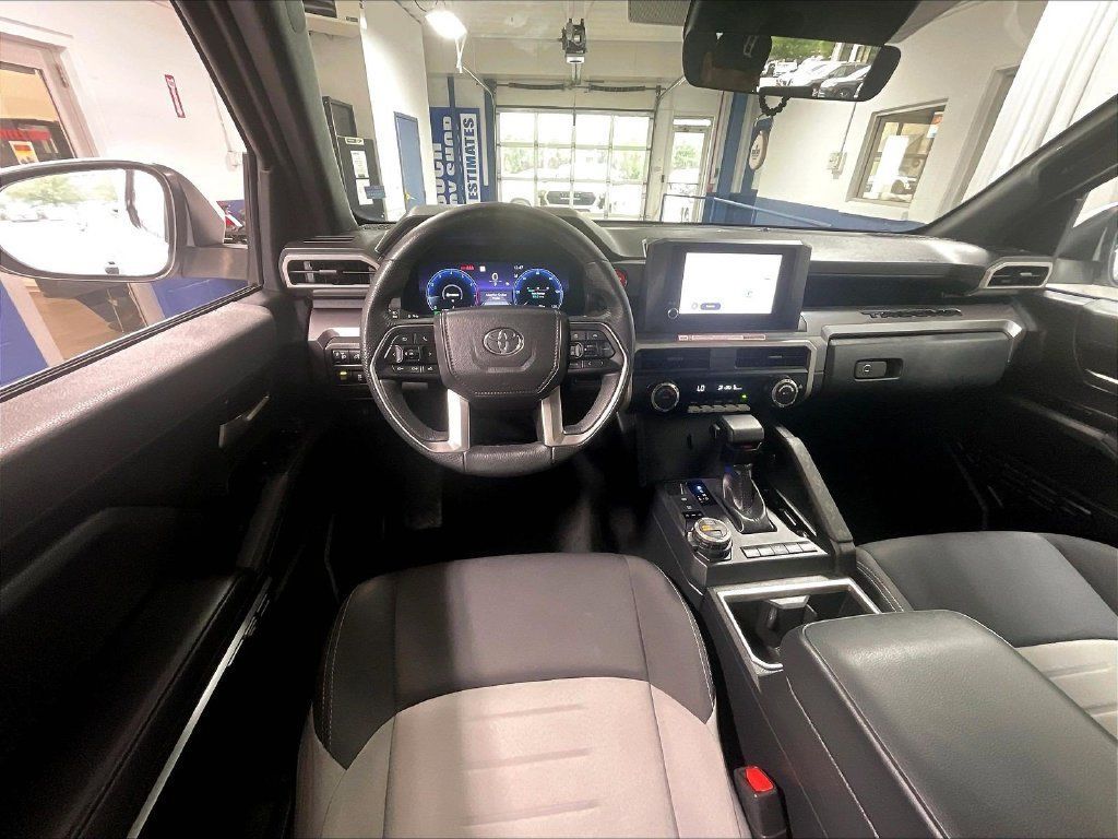 Used 2025 Toyota Tacoma 4x4 Double Cab Hybrid image 17