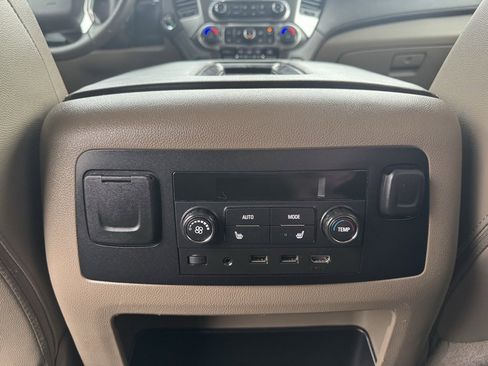 Used 2017 Chevrolet Suburban Premier image 28