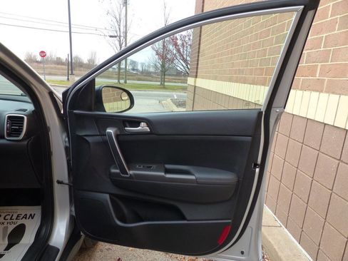 Used 2020 Kia Sportage LX image 44