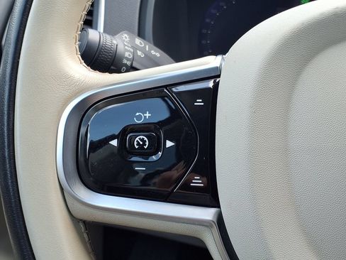 Certified 2025 Volvo XC90 B5 Core AWD/4WD image 30