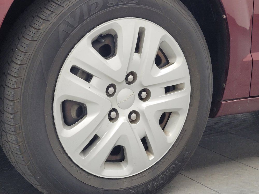 Used 2019 Dodge Grand Caravan SE FWD image 31