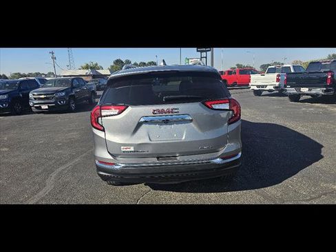 Used 2024 GMC Terrain SLT image 4