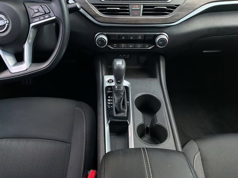 Used 2025 Nissan Altima 2.5 SV FWD image 10