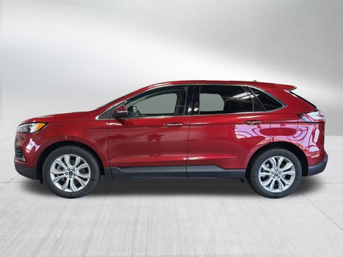 Used 2022 Ford Edge Titanium w/ Class II Trailer Tow Package AWD/4WD image 5