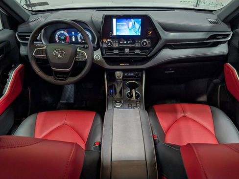 Used 2025 Toyota Highlander XSE image 14