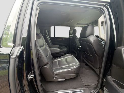 Used 2019 Cadillac Escalade ESV Luxury AWD/4WD image 30