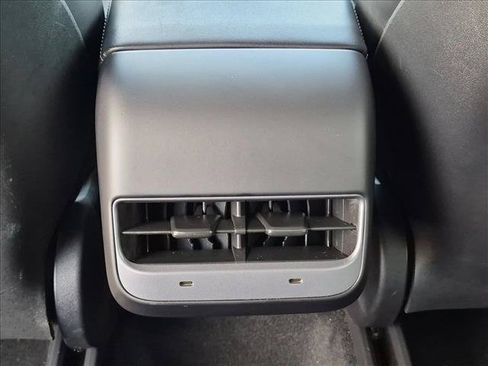 Used 2023 Tesla Model Y Long Range AWD/4WD image 16