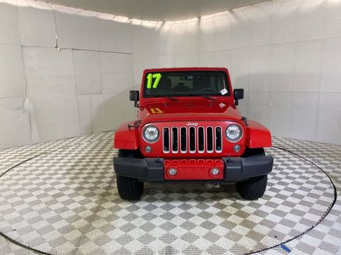 Used 2017 Jeep Wrangler Unlimited Sahara w/ Connectivity Group AWD/4WD image 21