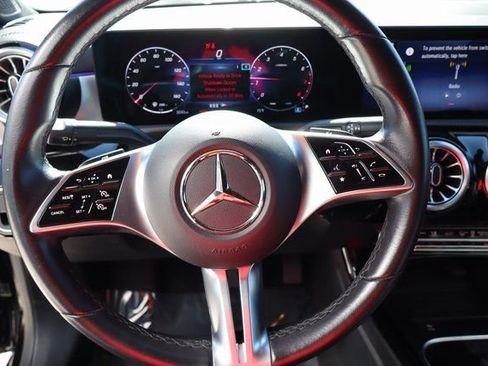 Used 2025 Mercedes-Benz CLA 250 image 31