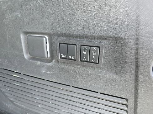 Used 2024 GMC Yukon XL Denali Ultimate image 6