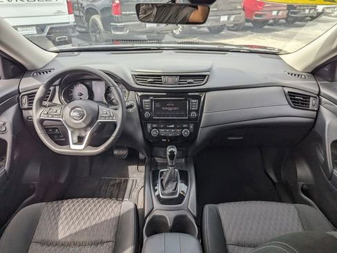 Used 2019 Nissan Rogue SV image 11