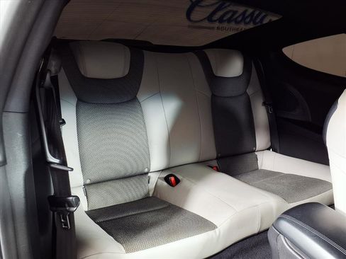 Used 2015 Hyundai Genesis 3.8 image 18