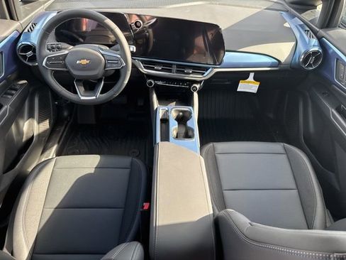 New 2026 Chevrolet Equinox EV LT image 17