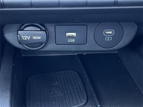Used 2024 Hyundai Elantra Limited image 8