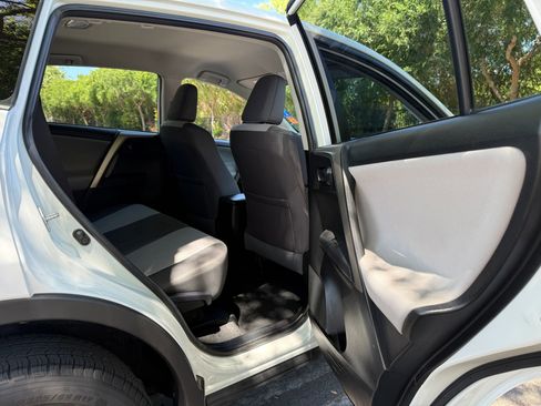 Used 2015 Toyota RAV4 LE image 19