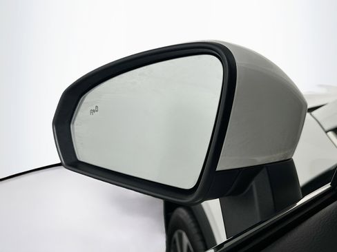 Used 2023 Volkswagen Taos SE image 16