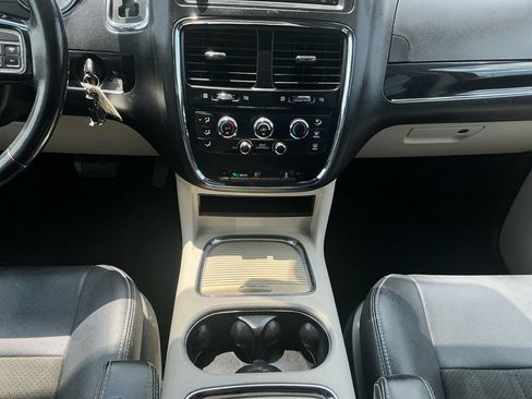 Used 2019 Dodge Grand Caravan SXT FWD image 20