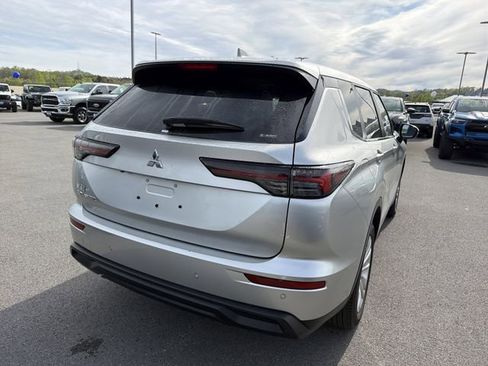 Used 2025 Mitsubishi Outlander ES AWD/4WD image 7