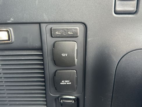 Used 2025 Ford Expedition Tremor AWD/4WD image 32