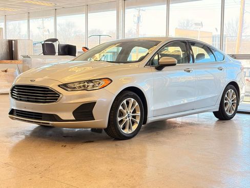 Used 2019 Ford Fusion SE image 3