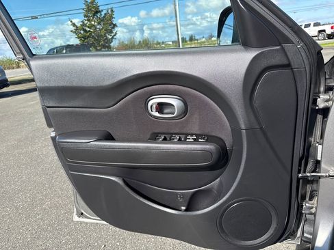 Used 2017 Kia Soul + FWD image 19