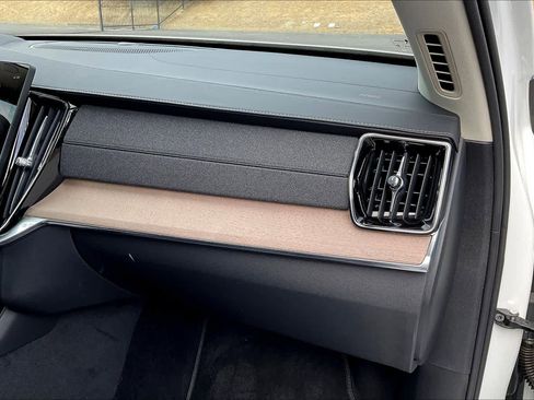 Used 2025 Volvo XC90 B5 Plus w/ Protection Package Premier image 19