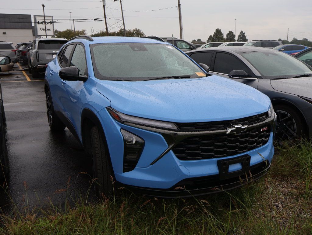 Used 2024 Chevrolet Trax RS w/ Driver Confidence Package FWD image 3