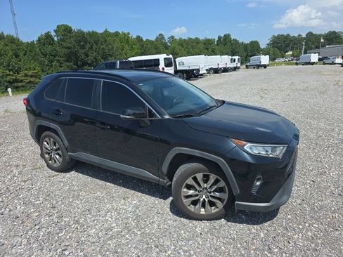 Used 2019 Toyota RAV4 XLE Premium FWD image 2