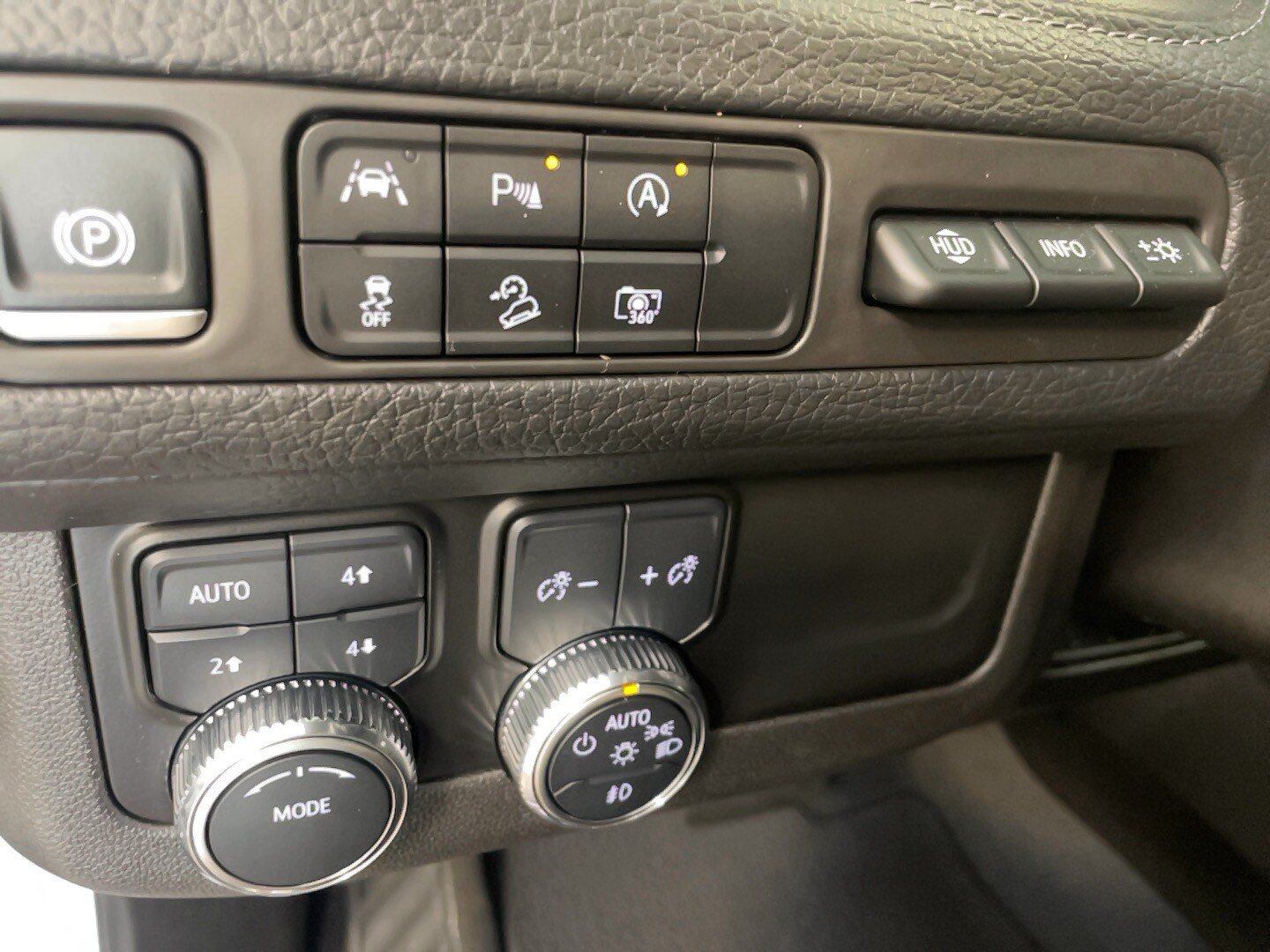 Used 2024 GMC Yukon XL Denali AWD/4WD image 19