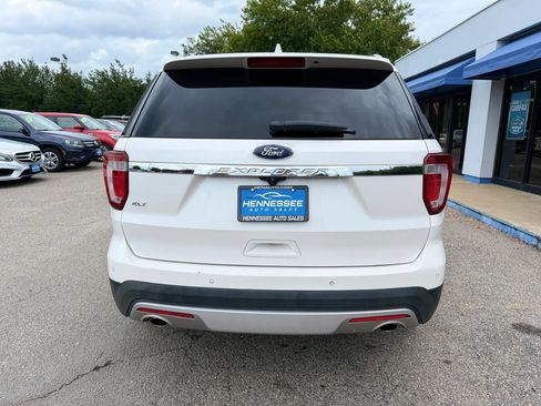 Used 2016 Ford Explorer XLT w/ Equipment Group 202A FWD image 3