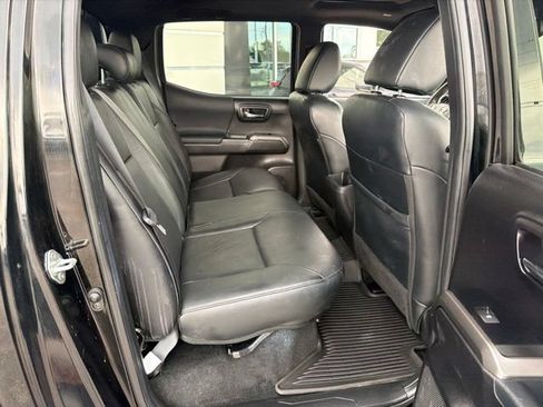 Used 2023 Toyota Tacoma TRD Off-Road w/ TRD Premium Off Road Package AWD/4WD image 18