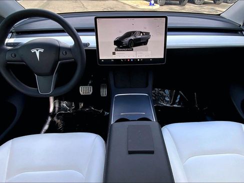Used 2023 Tesla Model Y Performance image 14
