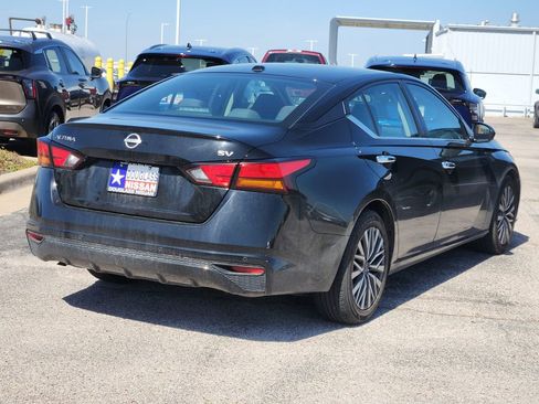 Used 2023 Nissan Altima 2.5 SV image 3