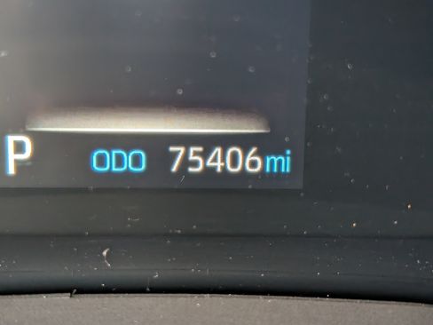 Used 2023 Toyota Sienna XLE FWD image 26