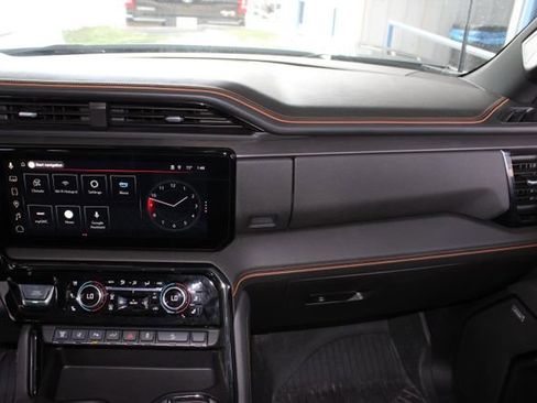 Used 2025 GMC Sierra 2500 AT4 w/ AT4 Premium Plus Package image 29