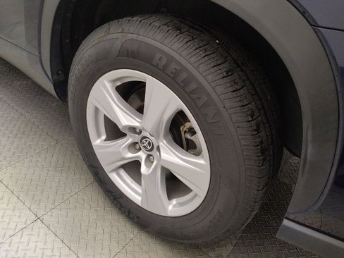 Used 2022 Toyota Highlander L image 31