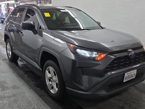 Used 2021 Toyota RAV4 LE AWD/4WD image 3