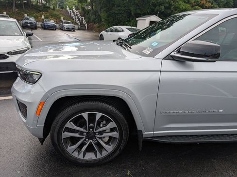Used 2025 Jeep Grand Cherokee Overland w/ Trailer Tow Package AWD/4WD image 2